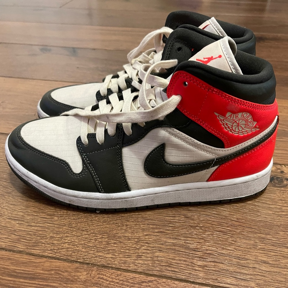 JORDAN 1 MIDS Nike